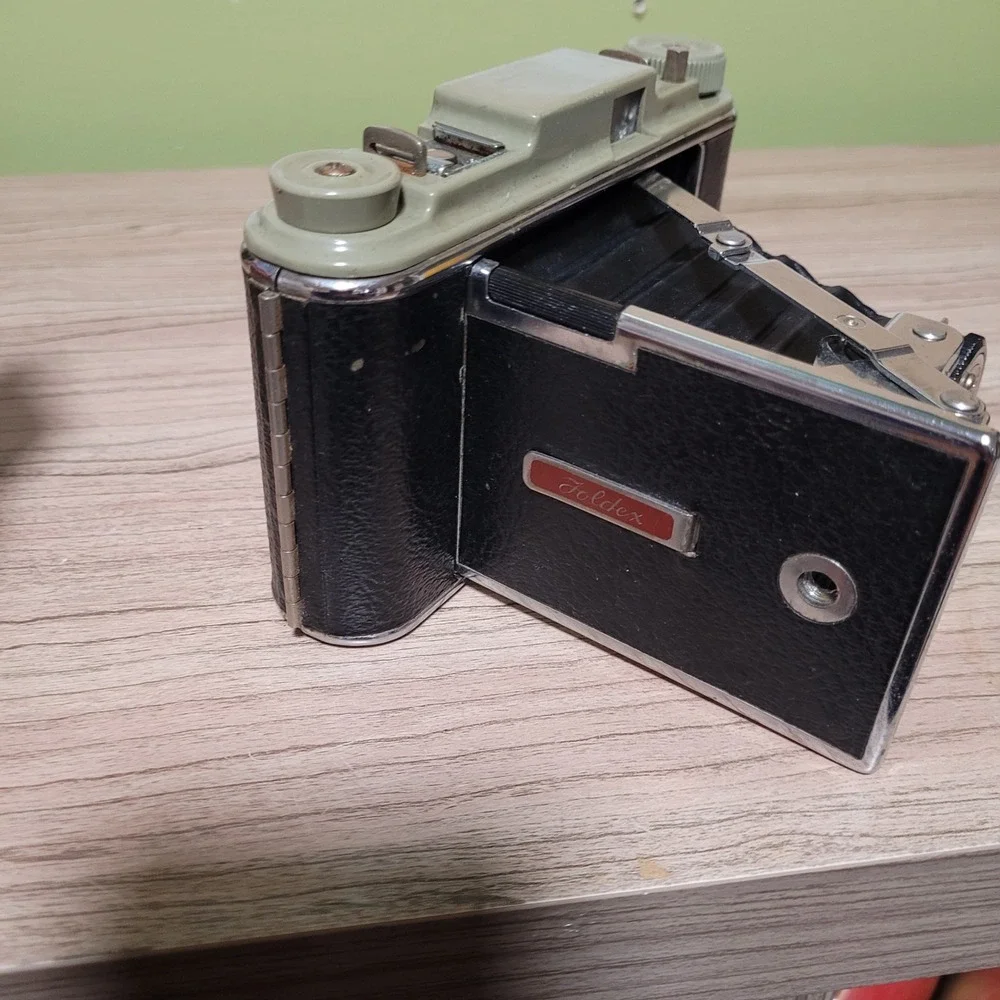 Vintage Pho-Tak Foldex 20 Folding Camera 105mm Octvar Lens USA Made 120 620 Film